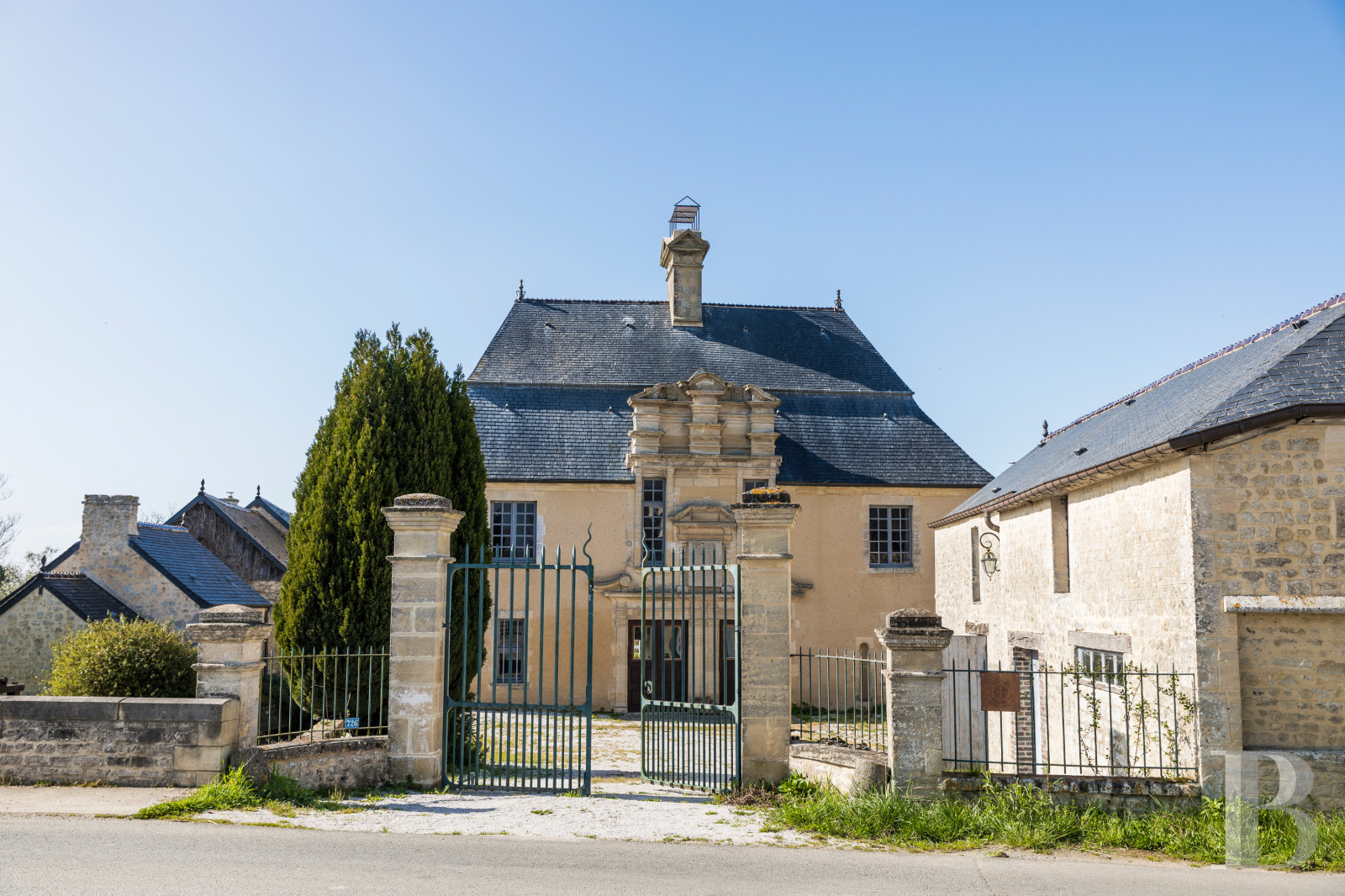 Dans le Calvados, à l’ouest de Bayeux et près des plages du Débarquement, un ancien moulin rénové avec soin - photo  n°1
